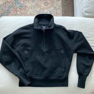 Old Navy dynamic fleece black scuba crop sweatshirt in size smalll